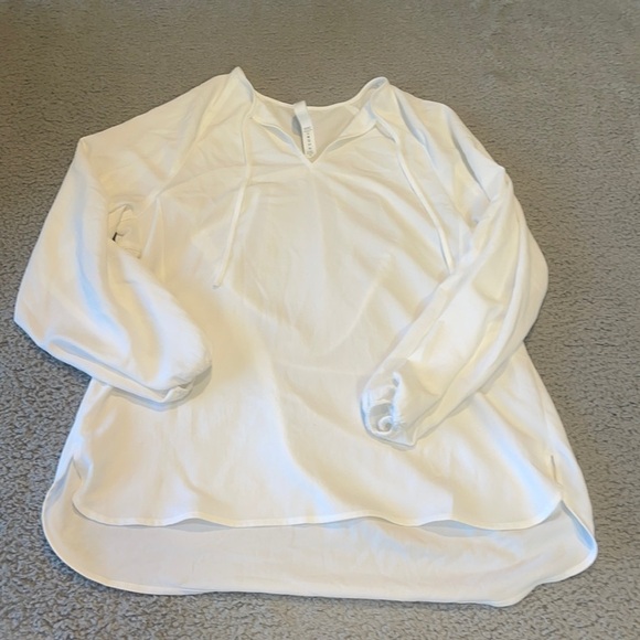 Lululemon Back in Action V-Neck Long-Sleeve Color White Shirt Size 8 - Picture 1 of 7